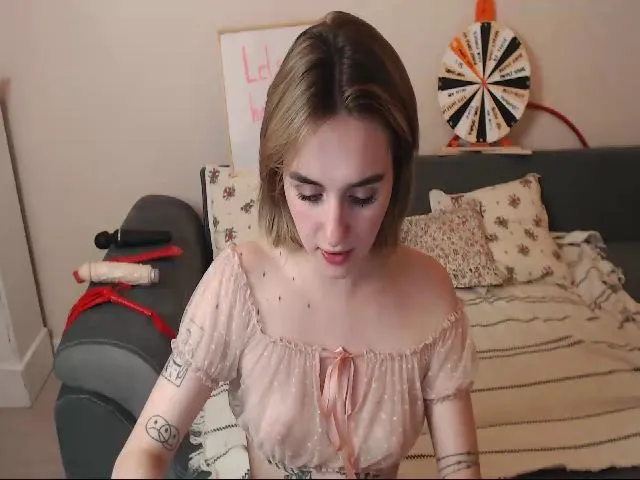 Live sex webcam photo for JenniJill #260930201