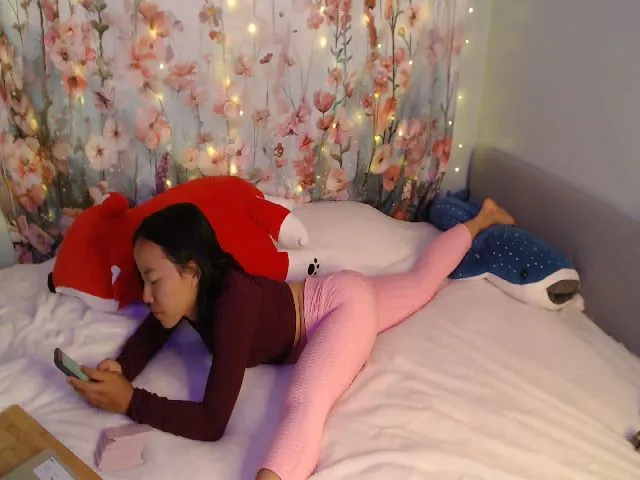Live sex webcam photo for Isa_Boop #257108622