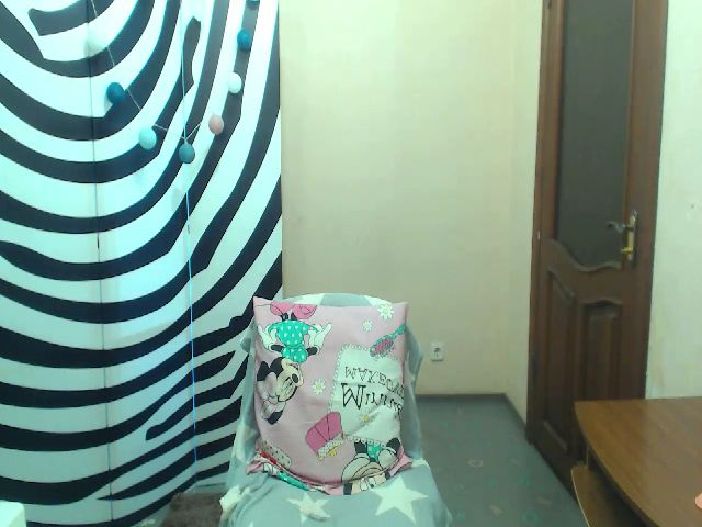 Live sex webcam photo for HeartGirl #258077704