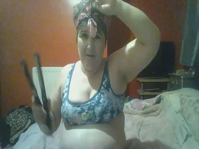 Live sex webcam photo for YUMMYMUMMY39 #262321649