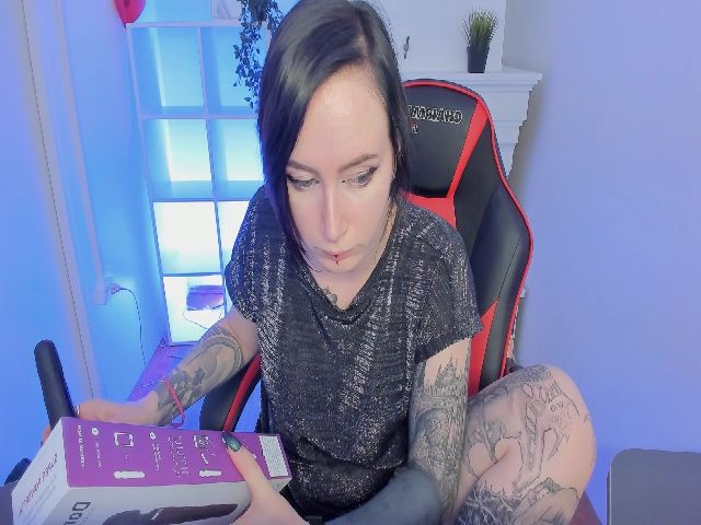 Live sex webcam photo for HelenCarter #261841226