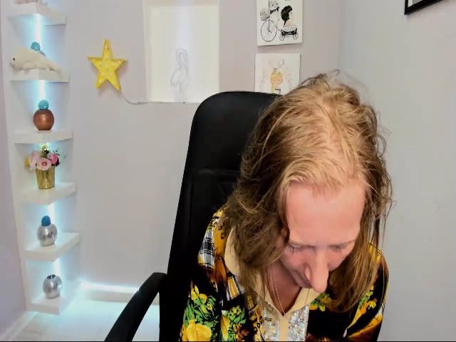 Live sex webcam photo for BelindaVibe #254117928