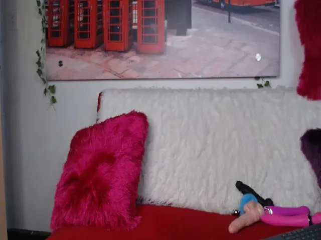Live sex webcam photo for Emiliarain #264641725