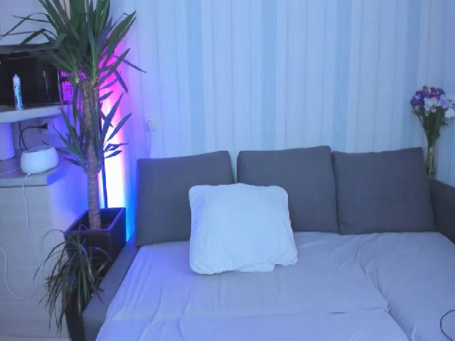 Live sex webcam photo for AwesomeRoxy #259969768