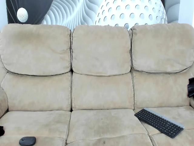 Live sex webcam photo for HaleySweet18 #259801987