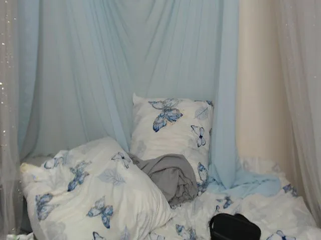 Live sex webcam photo for ImFoxx #261305355