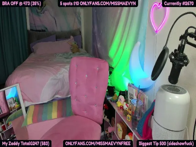 Live sex webcam photo for MissMaevyn #263463158
