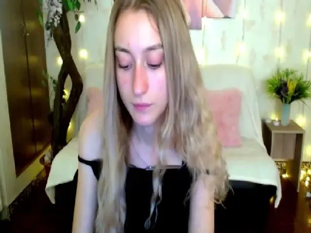 Live sex webcam photo for LinaRum__ #262524111