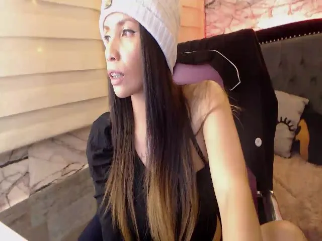 Live sex webcam photo for Karolkim018 #261877564