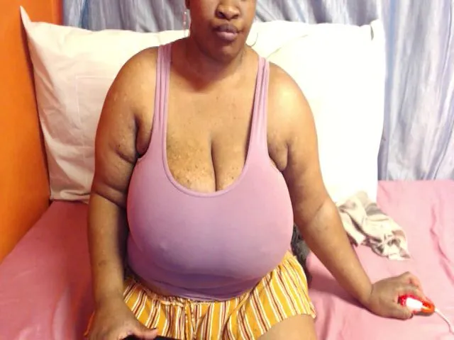 Live sex webcam photo for Sweetnozie #259296969