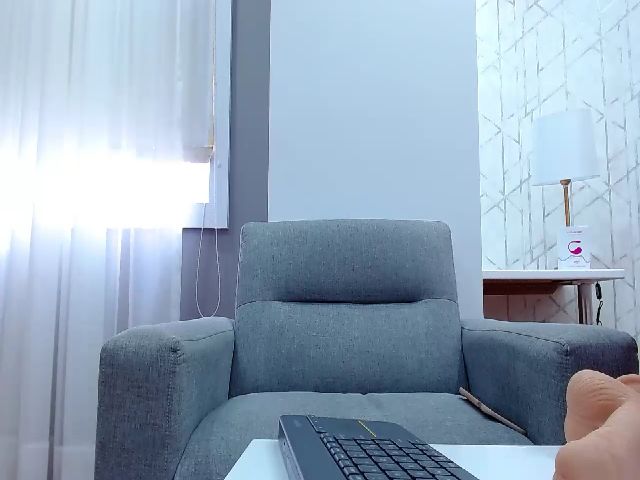 Live sex webcam photo for Lucycolins #254846142