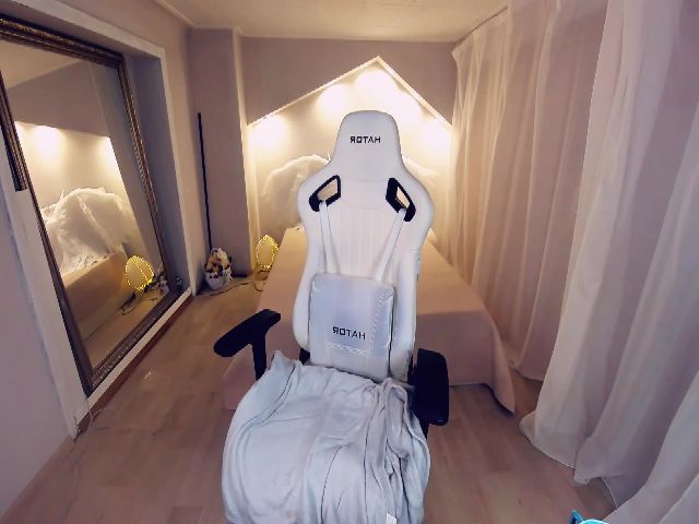 Live sex webcam photo for ArielAniston #259978814