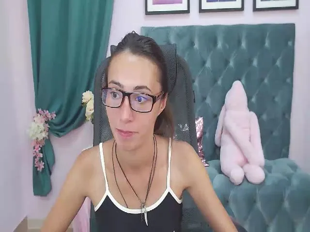 Live sex webcam photo for amyjune01 #261372447