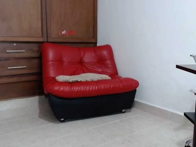 Live sex webcam photo for MiaRosse- #252185658