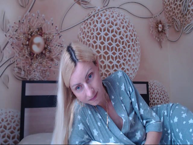 Live sex webcam photo for MeltingJulia #255891238