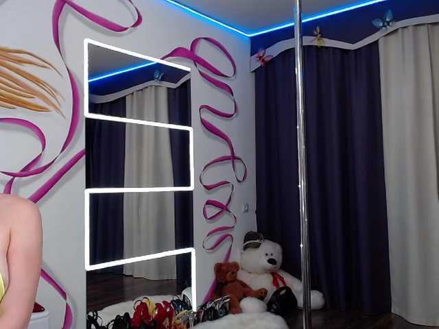 Live sex webcam photo for AngelaWhityX #252244101