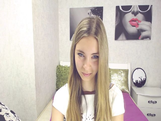 Live sex webcam photo for RossandaShy #256187578