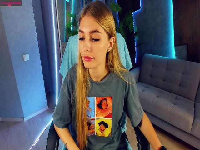 Live sex webcam photo for Adelina___ #255847215