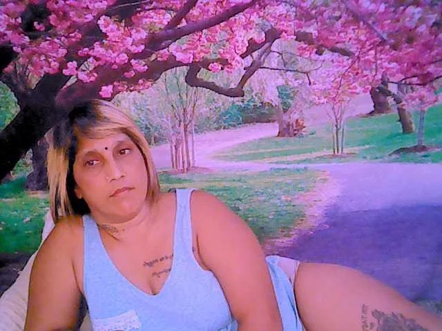 Live sex webcam photo for indianroxy #287933171