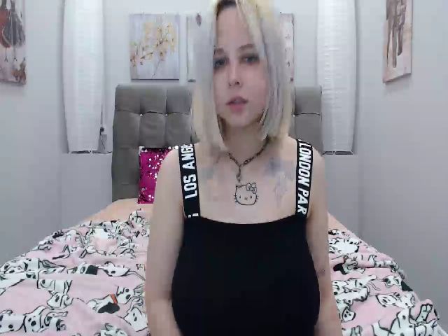 Live sex webcam photo for Helokit #253325779