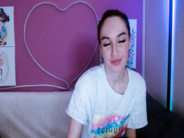 Live sex webcam photo for Lilly_Shine #254706132