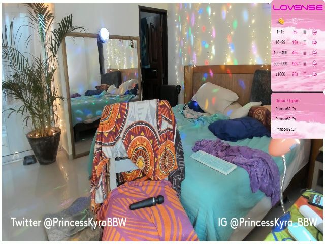 Live sex webcam photo for KinkyKyraBBW #253252436