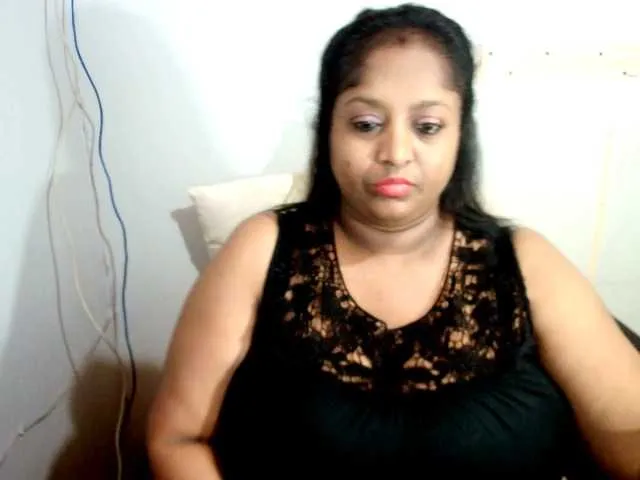 Live sex webcam photo for Indiantasha #287986048