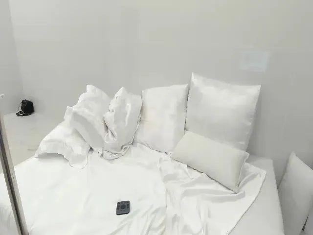Live sex webcam photo for SuperSexyNat #262753614