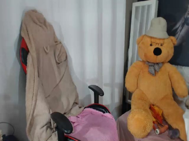 Live sex webcam photo for RoyalAlexisX #262485921