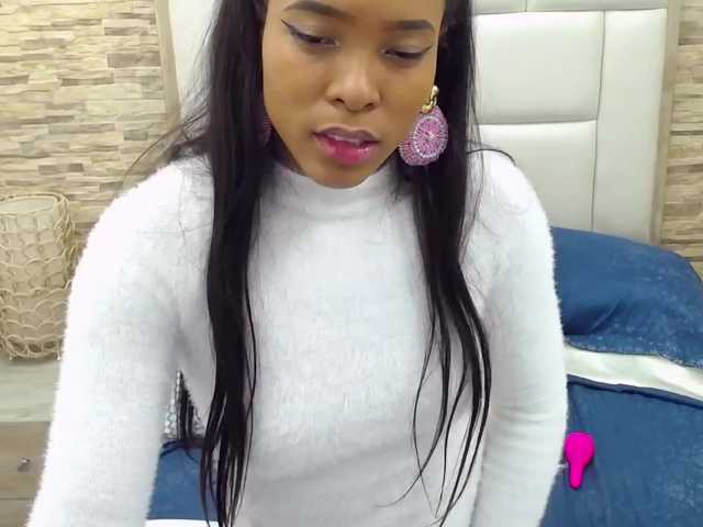 Live sex webcam photo for CoraimaHicks #241190514