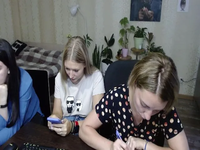 Live sex webcam photo for Emi_lywild #260734640