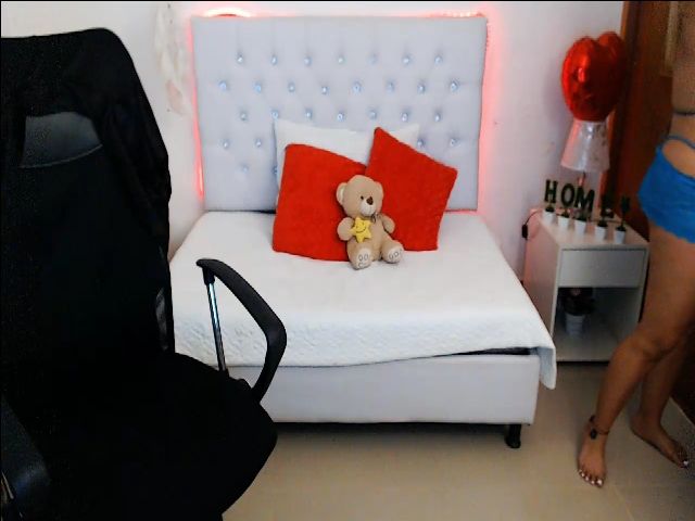 Live sex webcam photo for Antonella_lpz #254650623