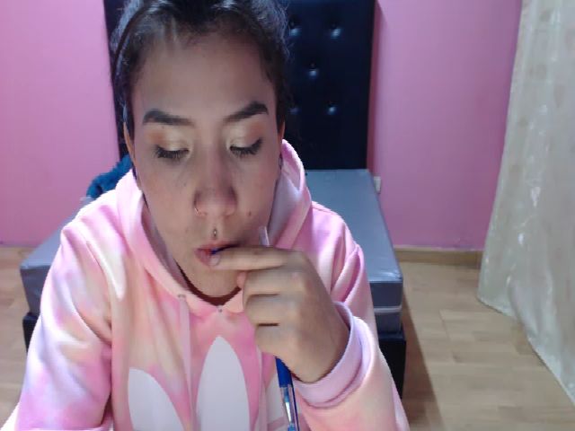 Live sex webcam photo for Emmaafox #254650853