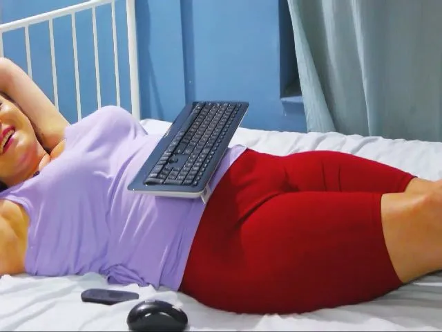Live sex webcam photo for SensualCrissa #260588206