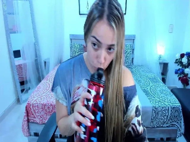 Live sex webcam photo for MackenzieJoe #253124190