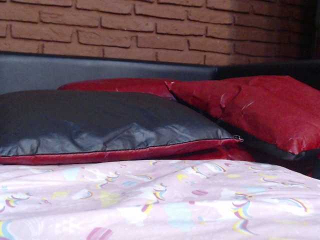 Live sex webcam photo for AmelieandRoss #241357089