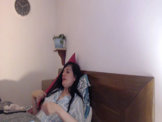 Live sex webcam photo for isabellazee2 #258417126