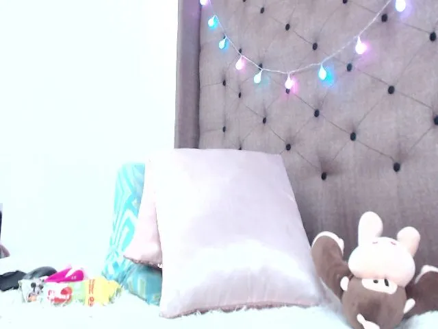 Live sex webcam photo for GreenBlondie #256309537