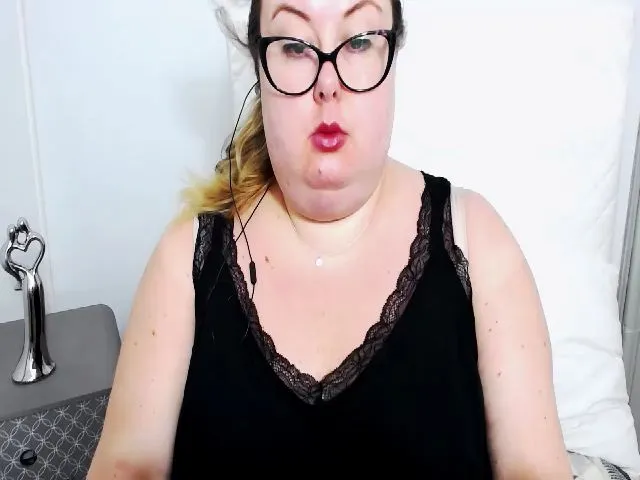 Live sex webcam photo for HornyBonnie #253336730