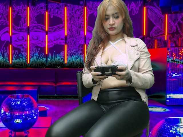 Live sex webcam photo for Megancole #245167616