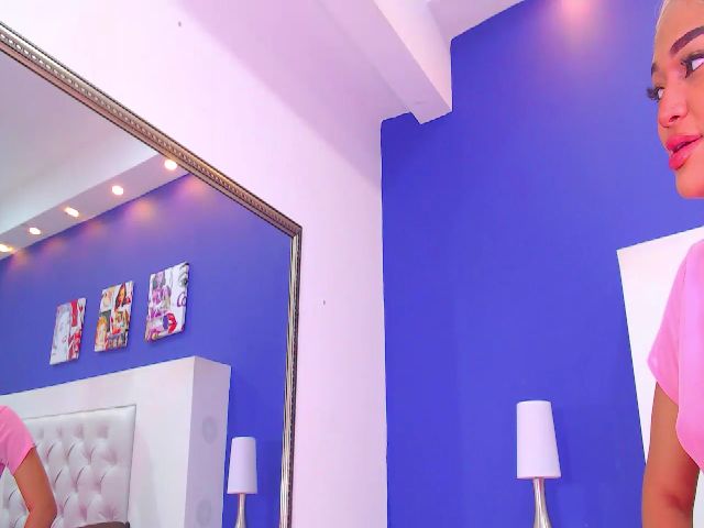 Live sex webcam photo for Scarlett_1801 #252279859