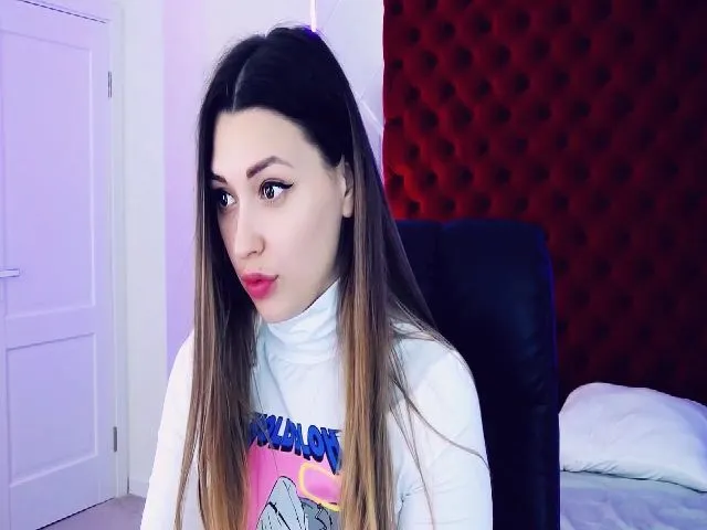 Live sex webcam photo for MillaLoves #253022919