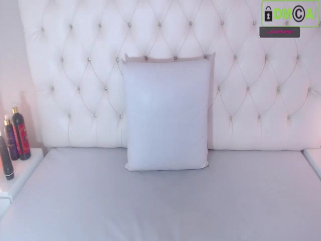 Live sex webcam photo for Kailyn_ #263901506