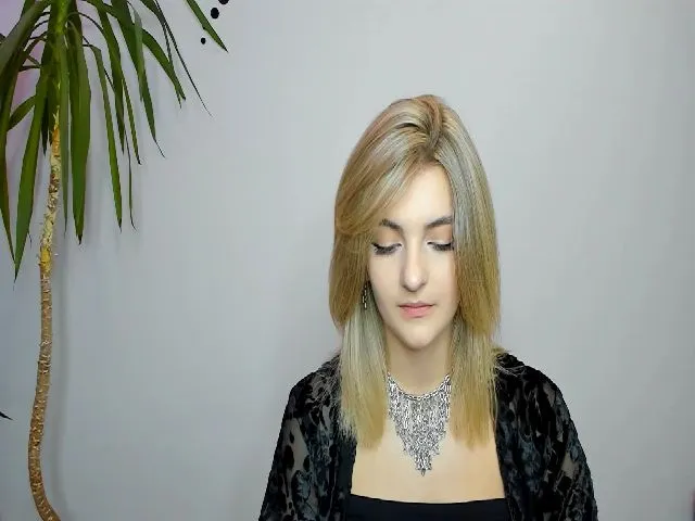 Live sex webcam photo for HelelGretta #261761936