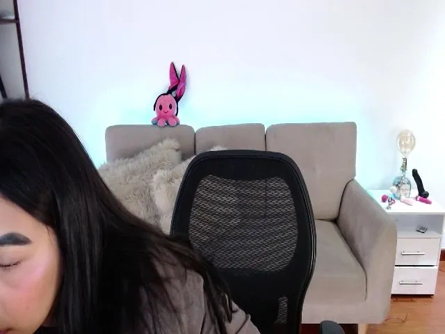 Live sex webcam photo for Jade7777 #263261687