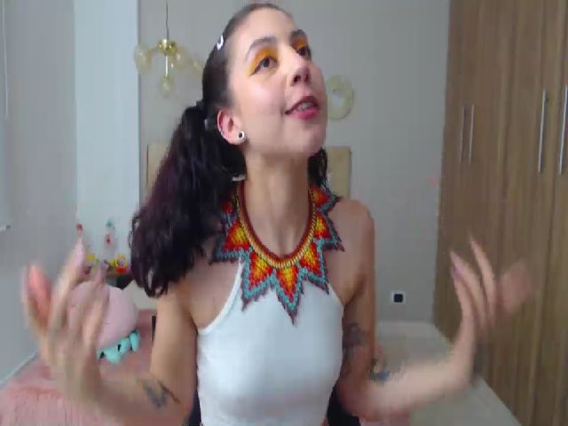 Live sex webcam photo for Emily_evans18 #256142524