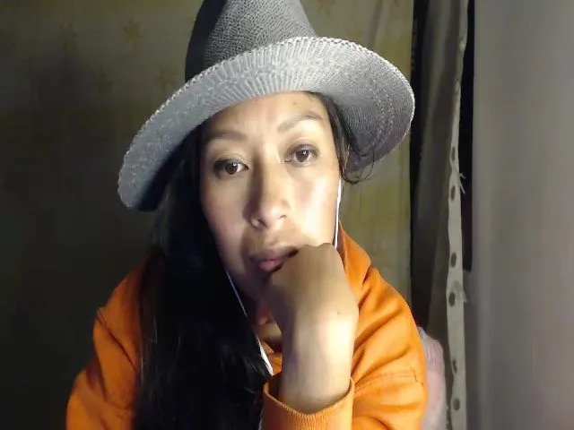 Live sex webcam photo for CHILENITAHOT #255239335