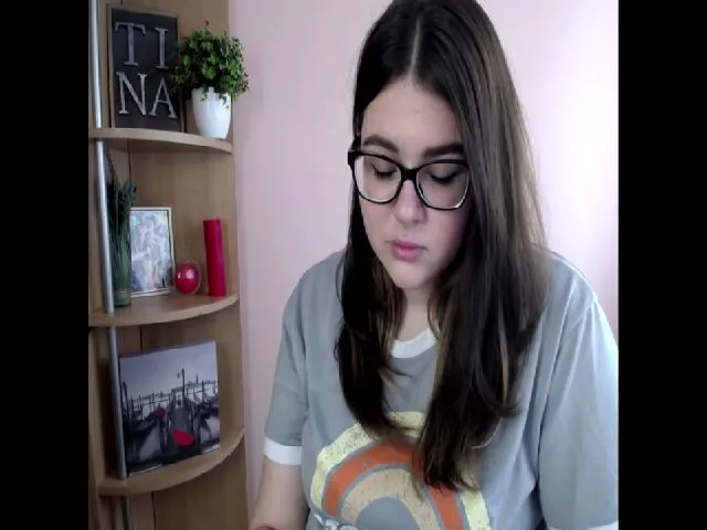 Live sex webcam photo for SweetyTinna #264742733