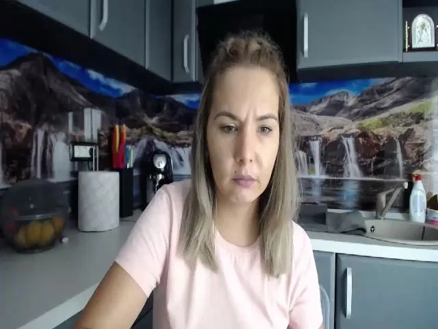 Live sex webcam photo for InesXoXo #263517910