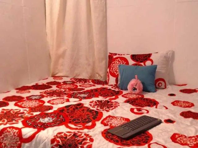 Live sex webcam photo for KiaraKaneel #241082156